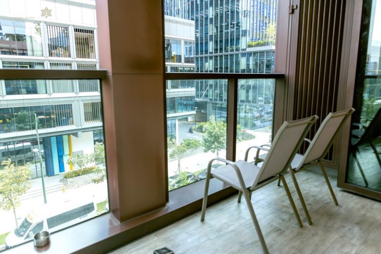 Ban công tại căn hộ The Galleria Metropole