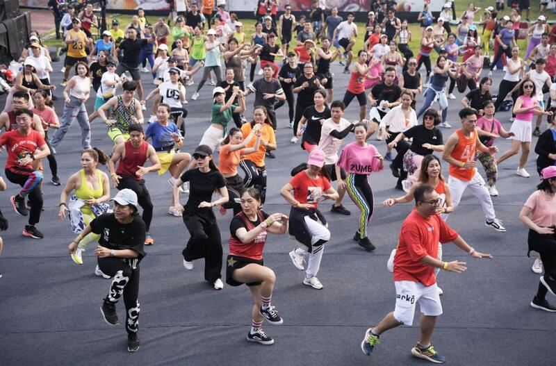 Rất đông đảo người tham gia Sự kiện California Fitness Festival
