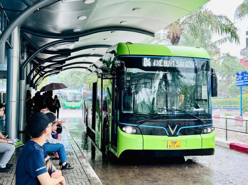 Có nhiều tuyến xe buýt đưa bạn đến công viên Ravopark nhanh chóng