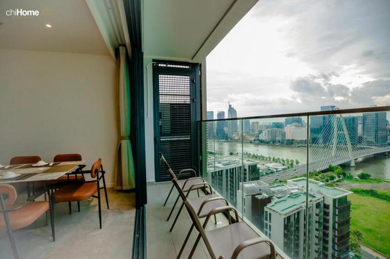 The Crest Metropole có ban công hướng trực diện ra cầu Ba Son