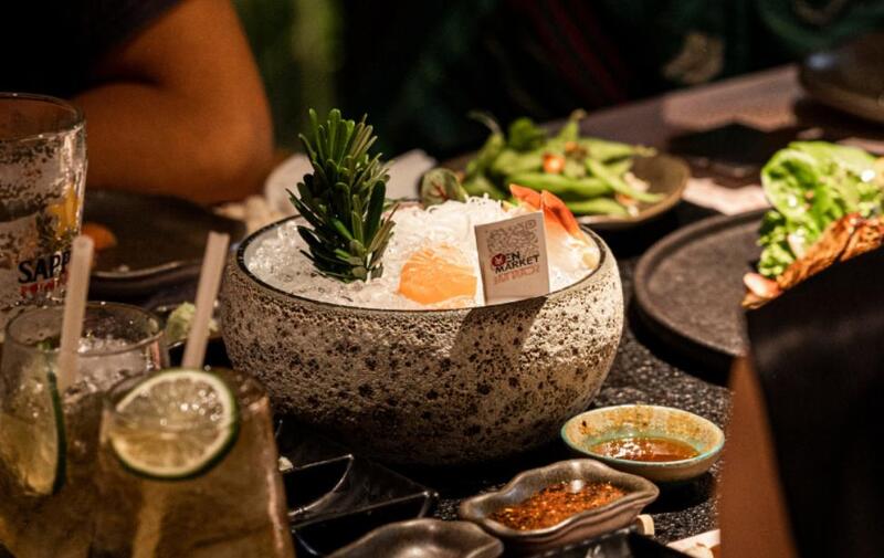 Bàn ăn hấp dẫn tại Yen Sushi & Sake Pub