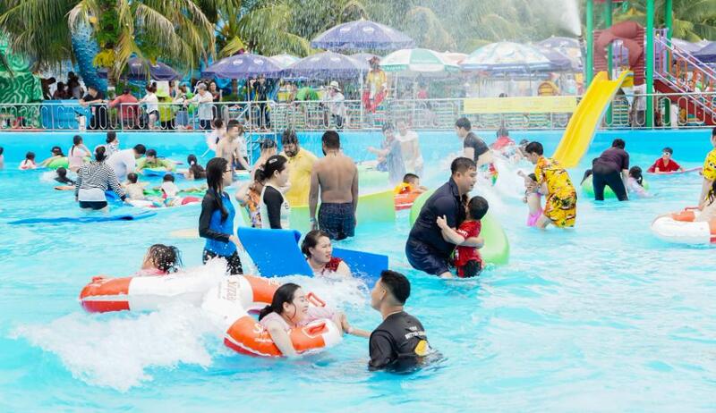 Công viên nước Đầm Sen cực vui nhộn