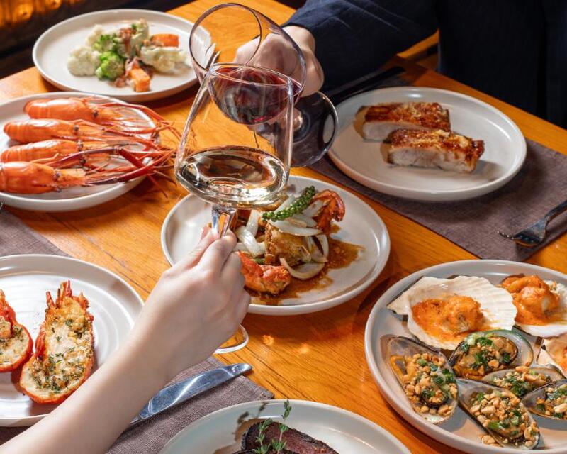 Thực đơn tại nhà hàng The Log Quận 1 vô cùng đa dạng