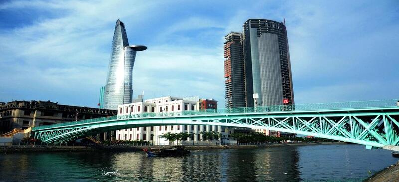 Ngắm pháo hoa từ Cầu Mống