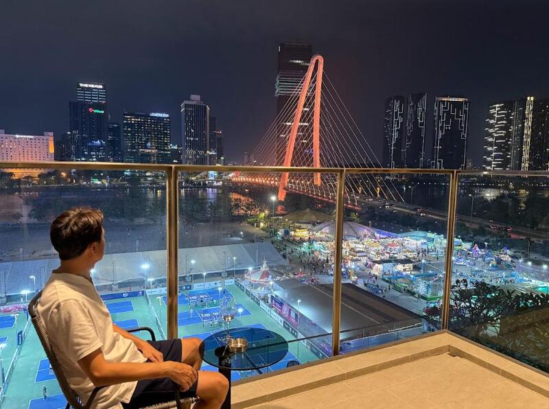 View ngắm pháo hoa lý tưởng tại tòa nhà căn hộ của ChiHome