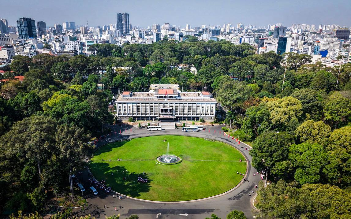 Dinh Độc Lập là địa điểm chơi lễ 30/4 ở TPHCM mang nhiều ý nghĩa lịch sử